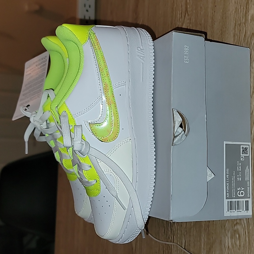 Nike Air Force 1 LV8 (GS)